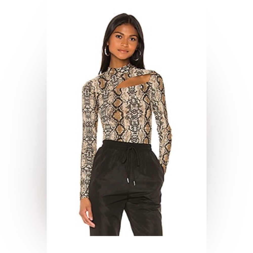 POLINA CUTOUT TOP IN BROWN SNAKE
superdown
